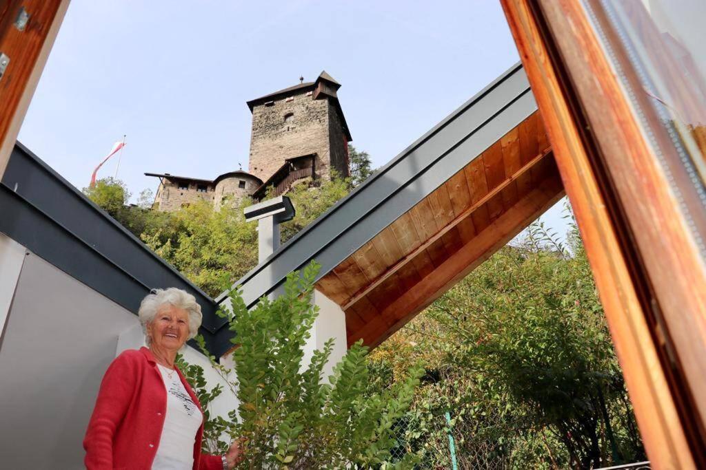 Zweizimmer-Wohnung mit Schlossblick Klausen Exterior foto