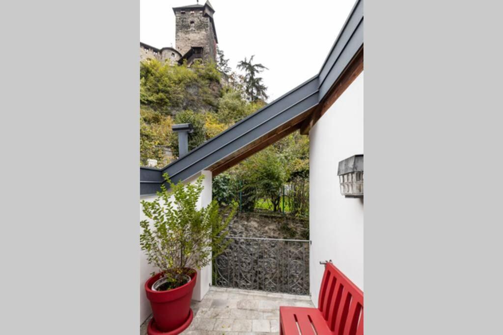 Zweizimmer-Wohnung mit Schlossblick Klausen Exterior foto